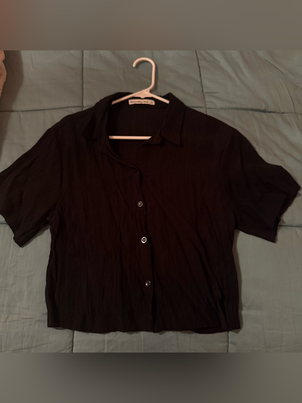 Abercrombie & Fitch Black Short-Sleeve Crinkle Button-Down Shirt